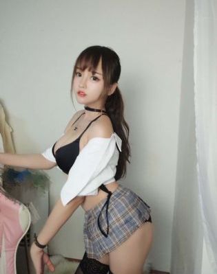 美女被挠痒痒